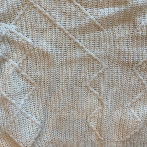 White Crop Sweater-Geometric Stitching - Picture 4 of 5